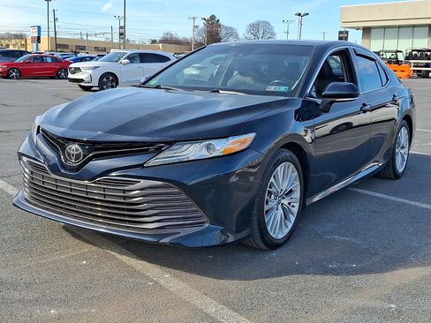 Used 2019 Toyota Camry XLE w/ Navigation Package image 3