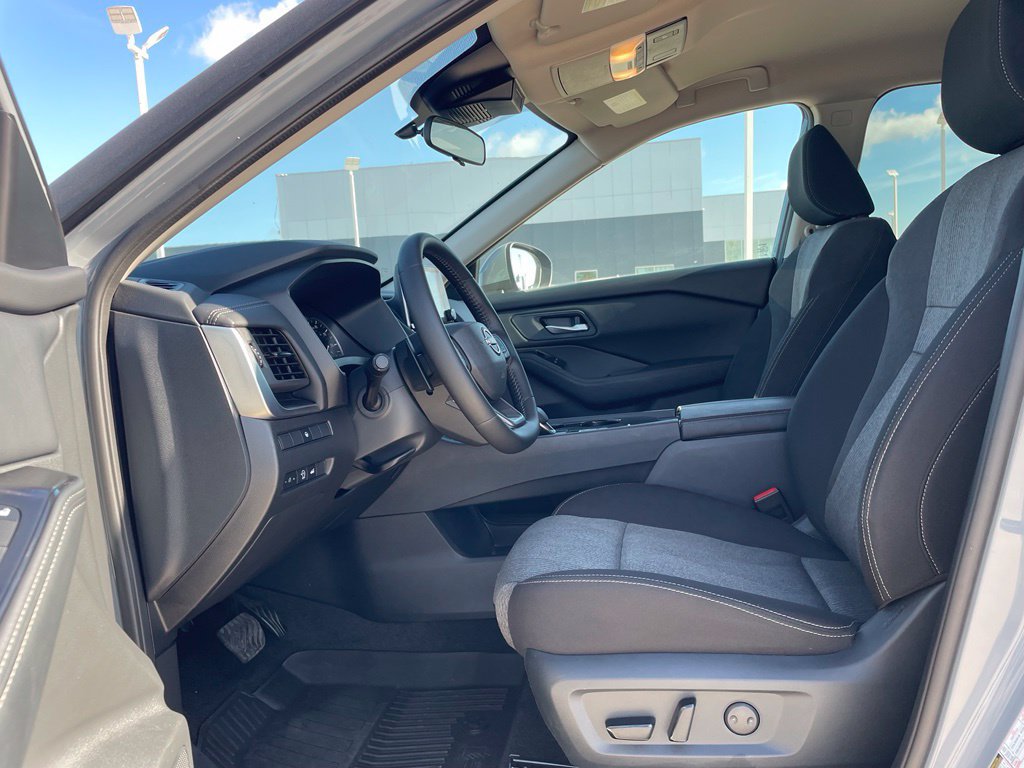 Certified 2026 Nissan Rogue SV FWD image 19