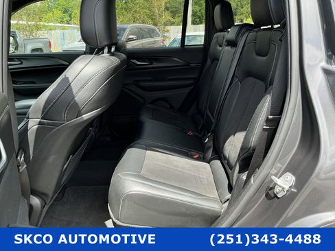 Used 2024 Jeep Grand Cherokee Altitude image 14