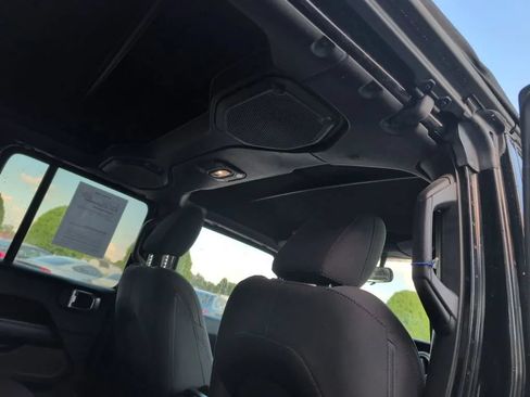 Used 2018 Jeep Wrangler Unlimited Sahara w/ LED Lighting Group AWD/4WD image 16