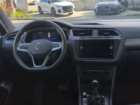 Used 2022 Volkswagen Tiguan SE w/ Panoramic Sunroof Package image 10