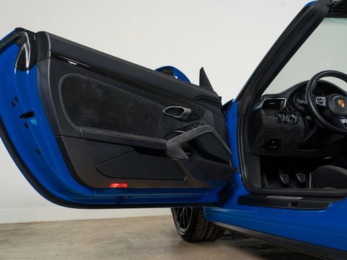 Used 2018 Porsche 911 Targa 4 GTS image 36