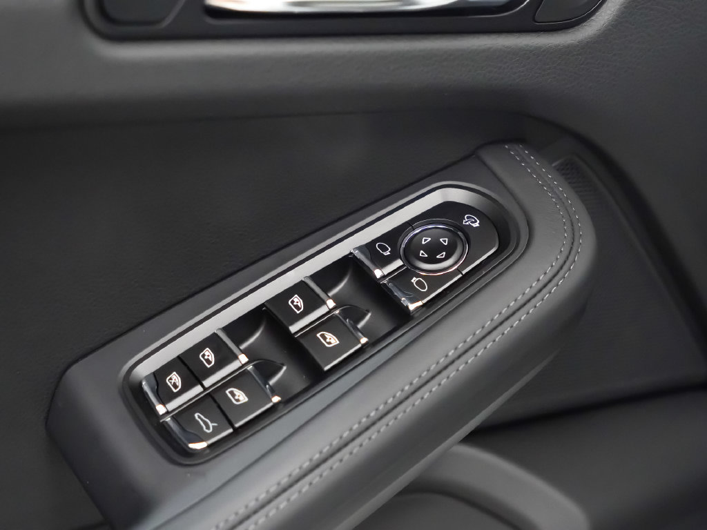 Certified 2026 Porsche Macan Turbo AWD/4WD image 23
