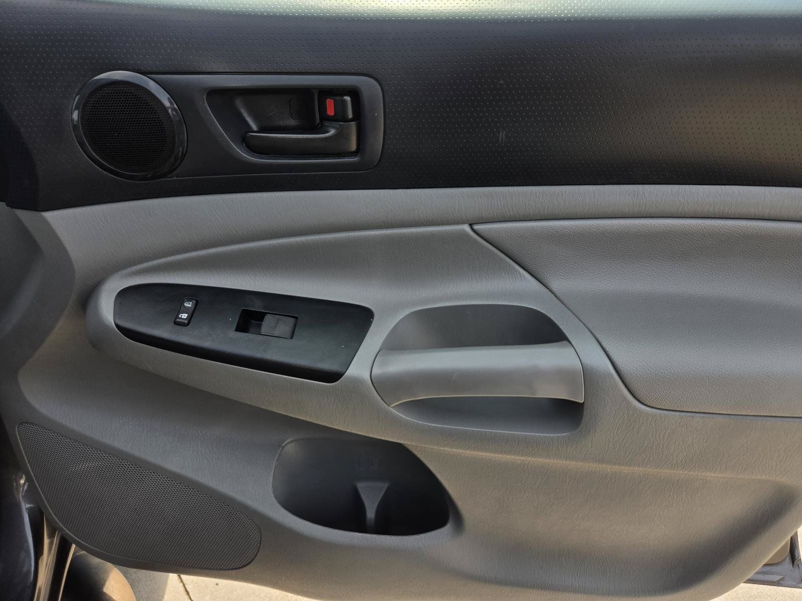 Used 2015 Toyota Tacoma PreRunner RWD image 11