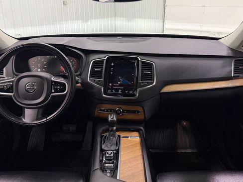 Used 2021 Volvo XC90 T6 Momentum w/ Climate Package AWD/4WD image 13