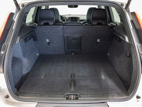 Used 2023 Volvo XC40 B5 Plus AWD/4WD image 27