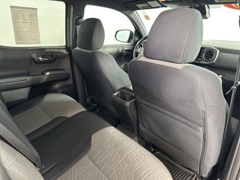 Used 2020 Toyota Tacoma TRD Sport AWD/4WD image 27