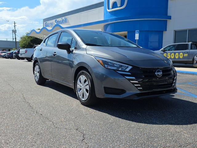 Used 2025 Nissan Versa S w/ Trunk Package FWD image 2