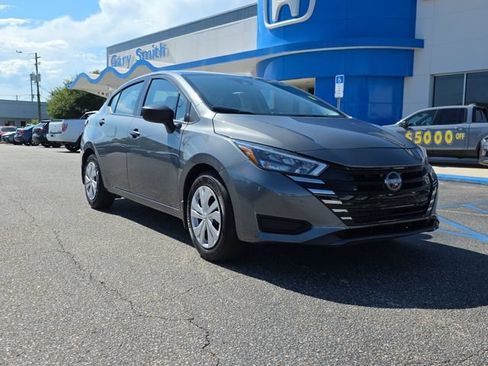 Used 2025 Nissan Versa S w/ Trunk Package FWD image 2