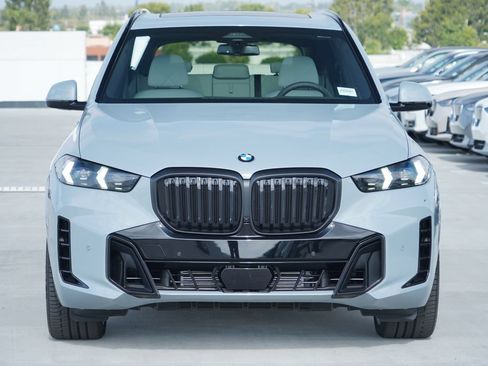New 2026 BMW X5 sDrive40i w/ M Sport Package RWD image 2