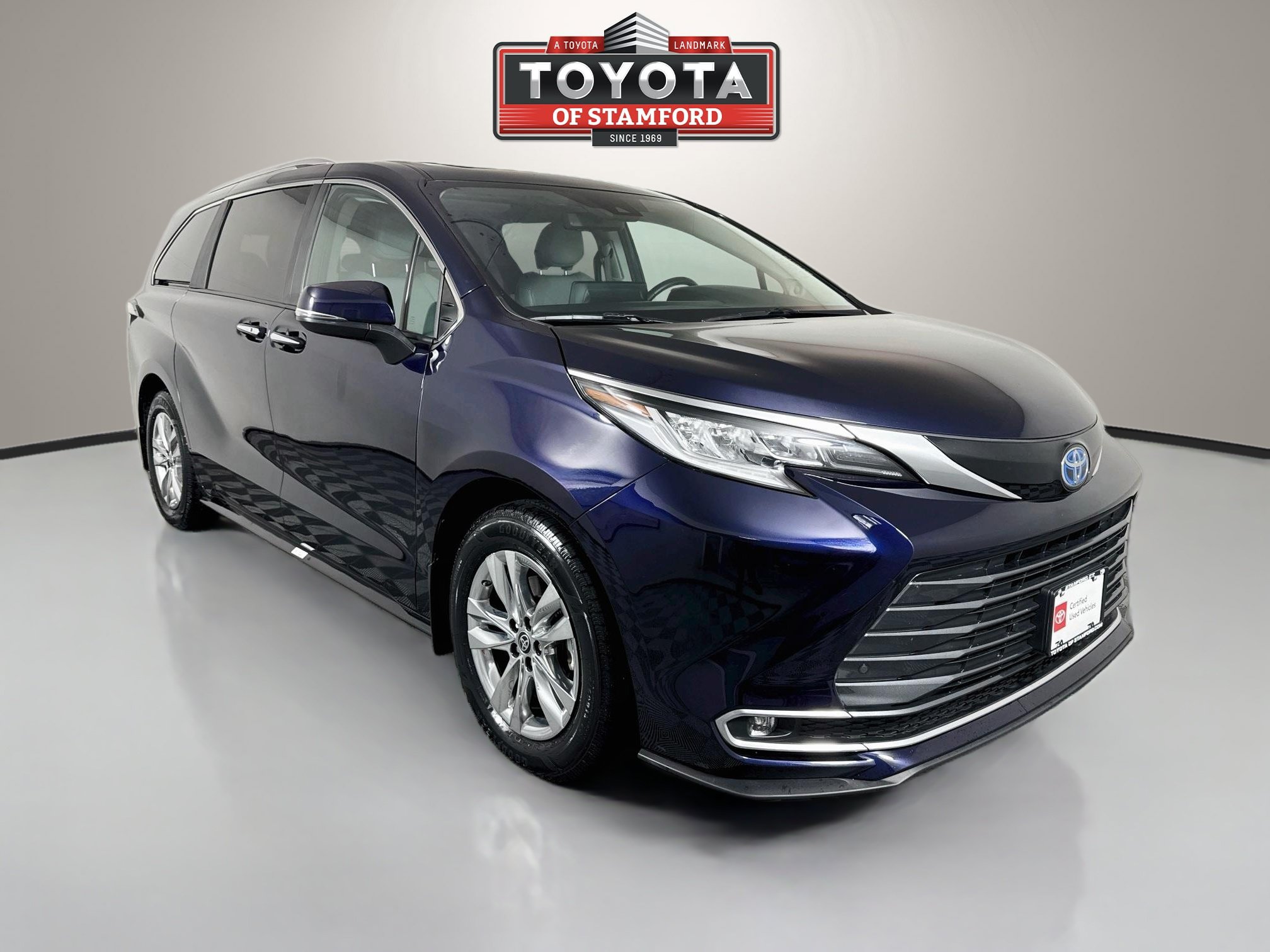 Certified 2024 Toyota Sienna Limited AWD/4WD image 1