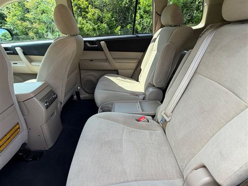 Used 2013 Toyota Highlander Plus AWD/4WD image 22