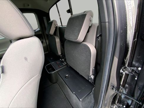 Used 2022 Toyota Tacoma SR5 RWD image 18