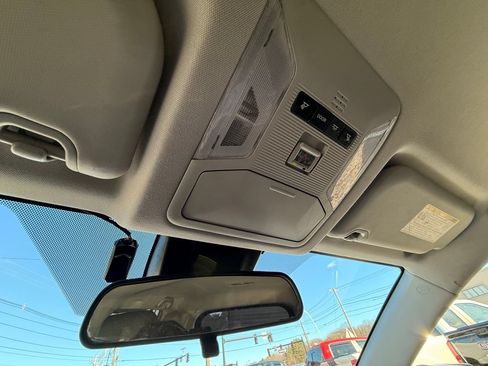 Used 2021 Toyota RAV4 LE AWD/4WD image 36