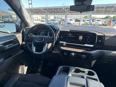 Used 2022 GMC Sierra 1500 SLE AWD/4WD image 16