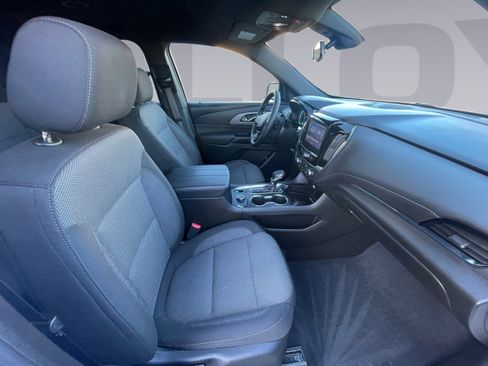 Used 2023 Chevrolet Traverse LT image 17