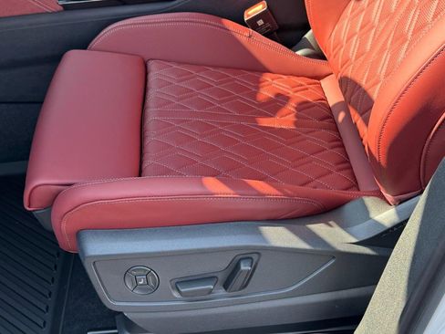 New 2025 Audi SQ5 Prestige image 17