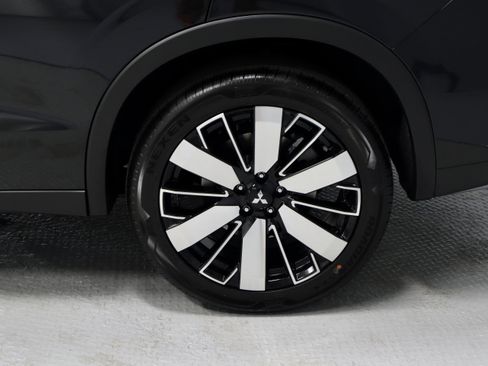 New 2025 Mitsubishi Outlander SE image 39