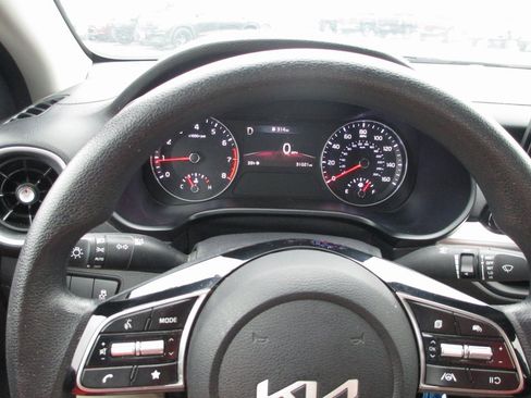 Used 2024 Kia Forte LXS w/ LXS Technology Package image 21