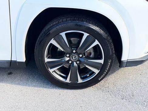 Used 2022 Lexus UX 200 w/ Premium Package FWD image 10