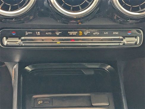 Used 2020 Mercedes-Benz GLB 250 GLB 250 image 22