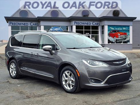 Used 2019 Chrysler Pacifica Limited image 1
