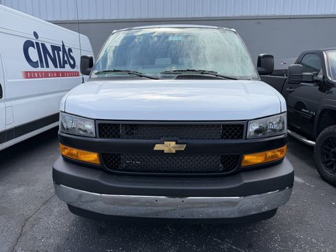 New 2026 Chevrolet Express 3500 Extended RWD image 3