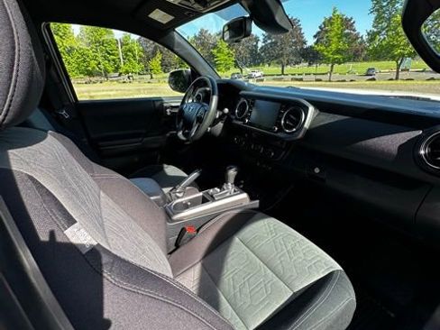 Used 2021 Toyota Tacoma TRD Off-Road AWD/4WD image 21