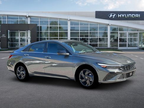 New 2026 Hyundai Elantra SEL Sport FWD image 10