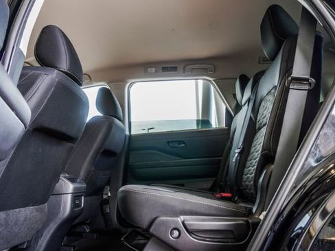 Used 2025 Nissan Pathfinder S FWD image 40