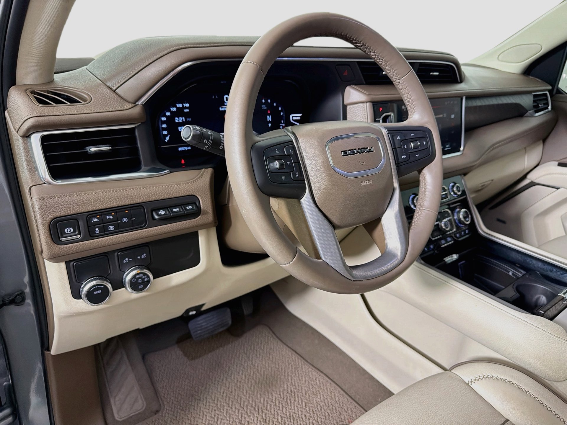 Used 2024 GMC Yukon Denali RWD image 10