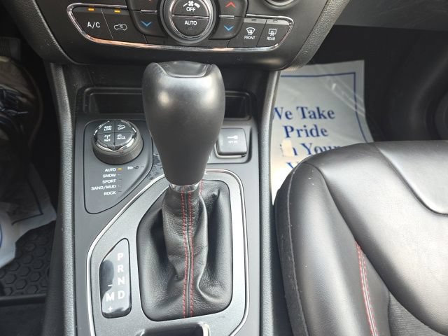 Used 2022 Jeep Cherokee Trailhawk w/ Trailer Tow Group AWD/4WD image 12