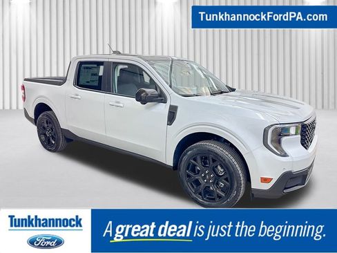New 2025 Ford Maverick Lariat w/ Black Appearance Package image 1
