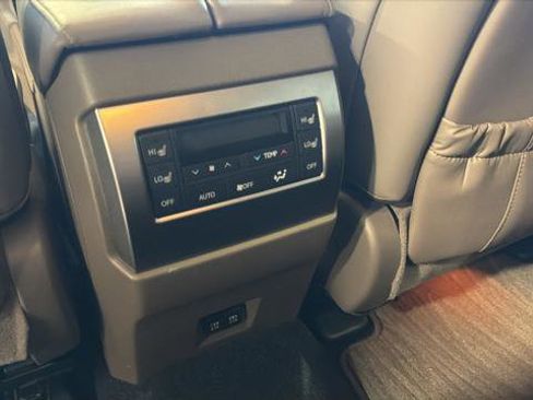 Certified 2023 Lexus GX 460 Premium w/ Premium Package image 17