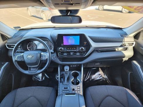 Used 2023 Toyota Highlander LE image 30