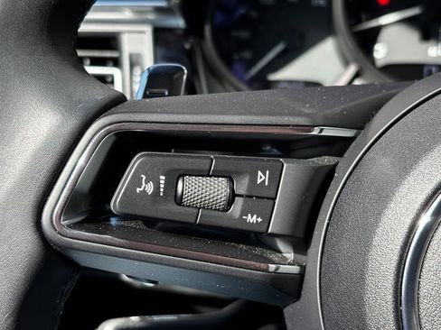 Certified 2025 Porsche Macan image 15