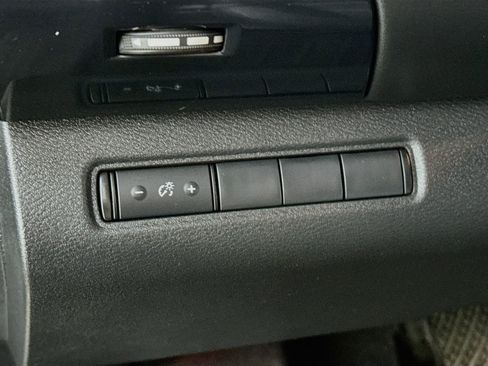 Used 2024 Nissan Pathfinder S AWD/4WD image 12