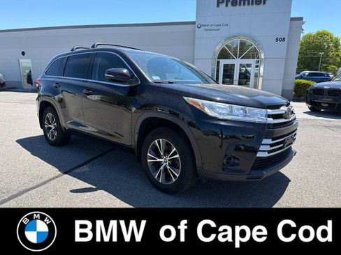 Used 2018 Toyota Highlander LE w/ Carpet Mat Package (TMS) AWD/4WD image 1