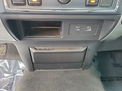 Used 2021 Nissan Titan SV w/ Accessory Utility Package RWD image 28
