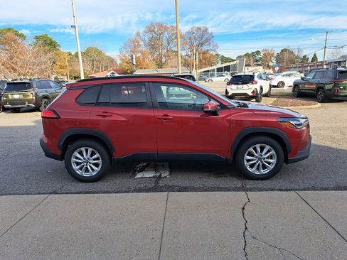 Used 2022 Toyota Corolla Cross LE image 7