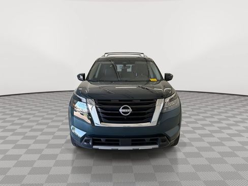 Certified 2025 Nissan Pathfinder SL w/ SL Premium Package FWD image 3