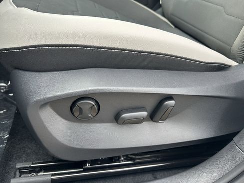 New 2026 Volkswagen Taos SE image 22