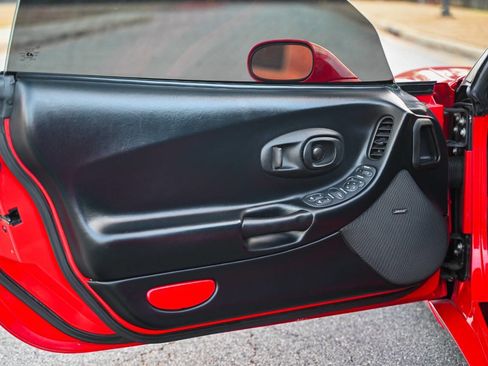 Used 2002 Chevrolet Corvette Z06 w/ Memory Pkg image 74