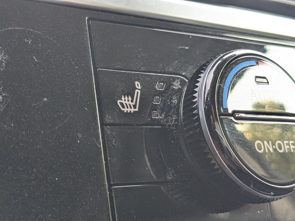 Used 2025 Nissan Pathfinder SL FWD image 23