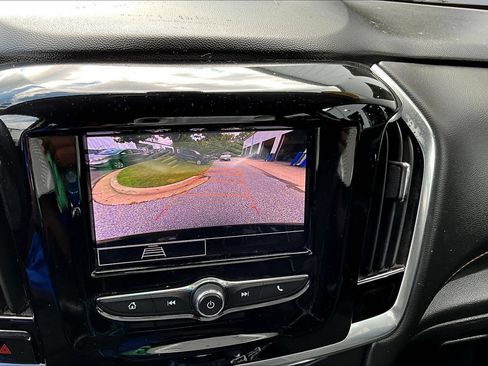 Used 2021 Chevrolet Traverse LS AWD/4WD image 13