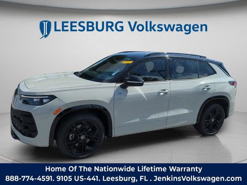 Certified 2025 Volkswagen Tiguan SE R-Line image 13