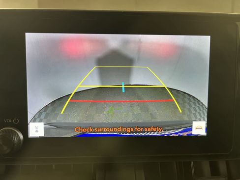 Used 2025 Toyota RAV4 XLE FWD image 19