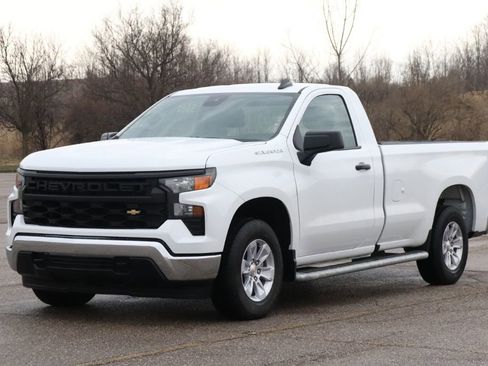 Used 2025 Chevrolet Silverado 1500 W/T image 4