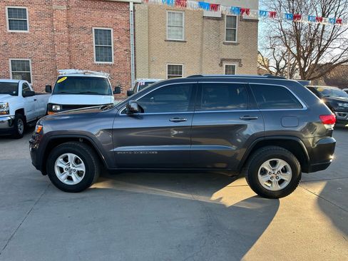 Used 2017 Jeep Grand Cherokee Laredo w/ Quick Order Package 23E image 6