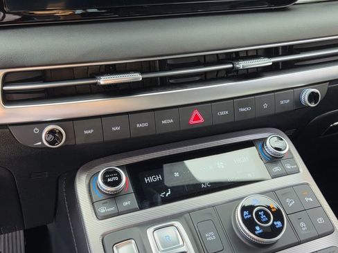 Used 2024 Hyundai Palisade Calligraphy image 26